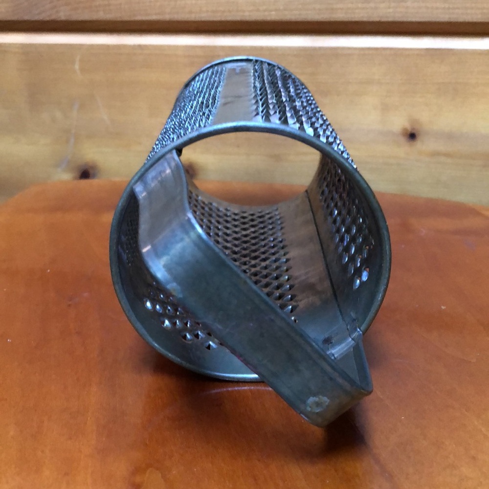Vintage Round 3 Size Cheese Grater made in Italy Kitchen Utensil - Picture 6 of 8